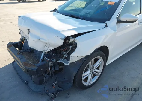 2012 Volkswagen Passat 3.6L V6 Se z USA, uszkodzony, nr VIN 1VWBM7A32CC095353